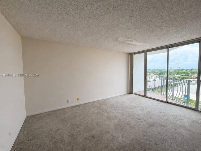 Building Photo - 7601 E Treasure Dr