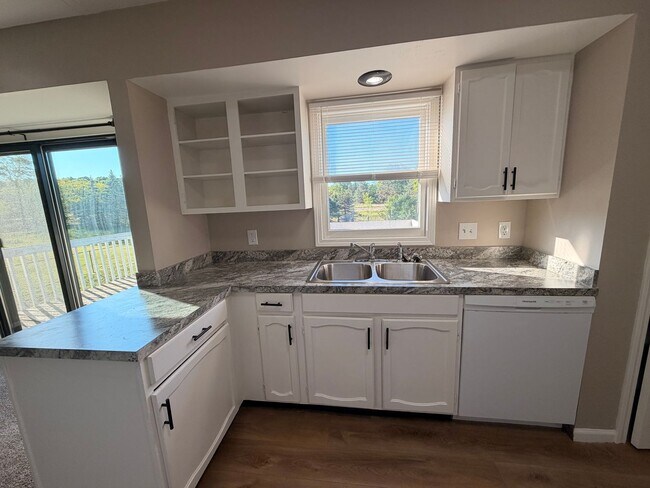 Foto del edificio - Rockford Schools! 4 Bedroom Duplex