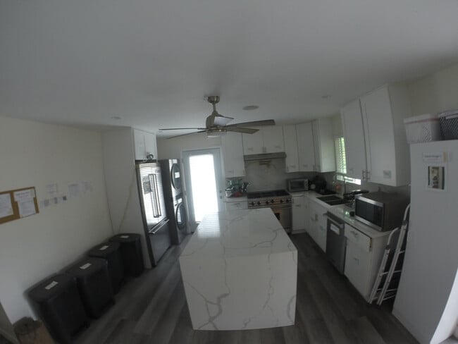 Building Photo - 3720 Elm Ave