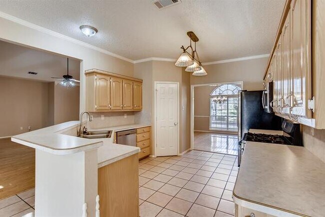 Building Photo - 1050 Oak Hollow Ln, Combine, TX, 75159