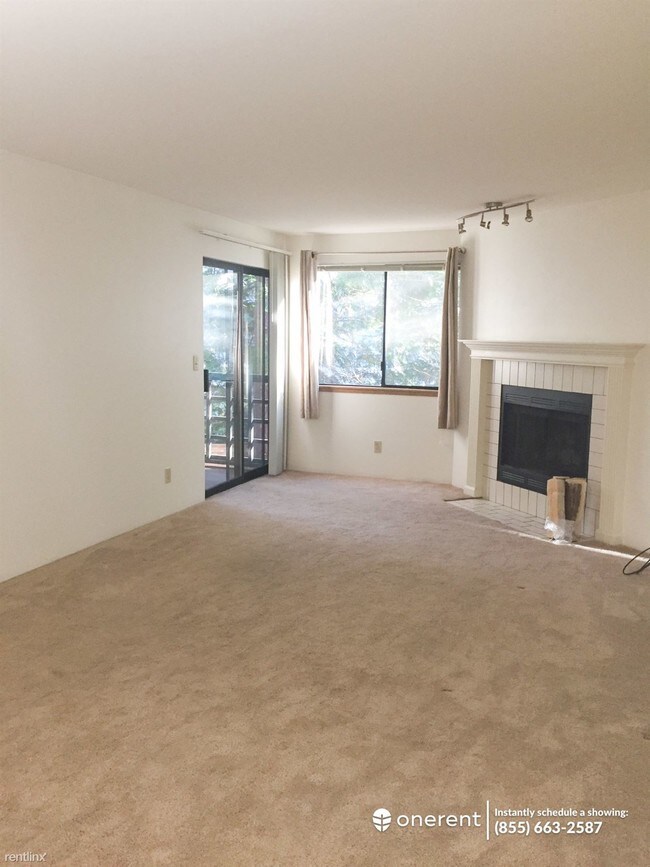 Building Photo - 710 N 160th St