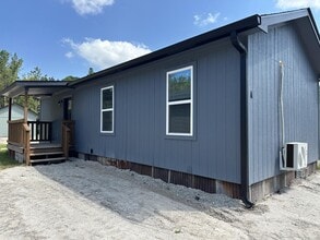 Building Photo - 152 Cp Rd S