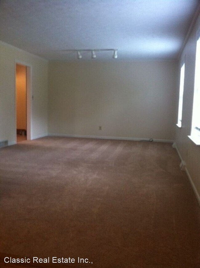 Building Photo - 3 br, 2.5 bath House - 1433 Mt Rainier Drive