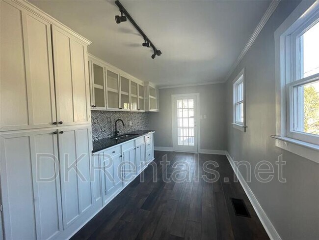 Foto del edificio - 1279 Eubanks Ave