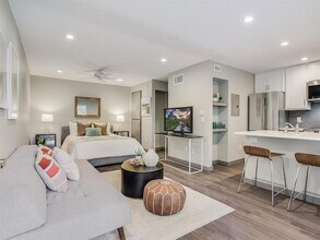 Building Photo - 615 Upson St