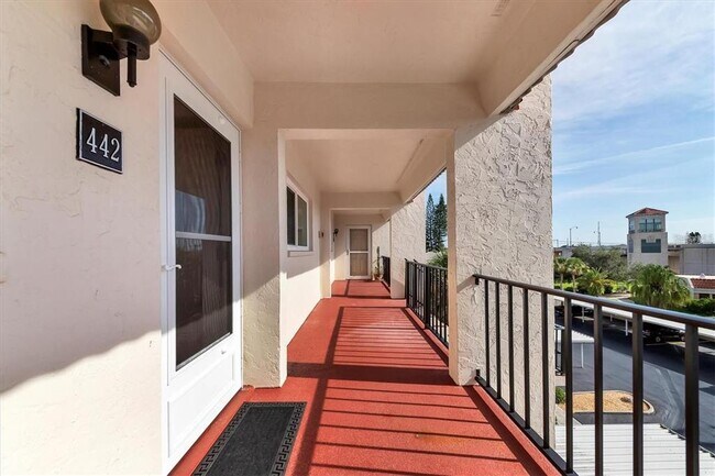 Foto del edificio - 220 Santa Maria St