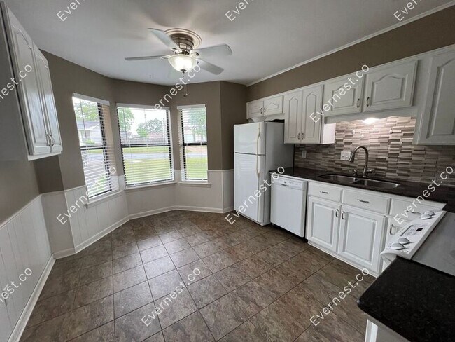 Foto del edificio - 104 Pecan Valley Dr