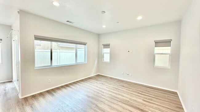 Building Photo - Newer & Lovely Two-Story Home in the New C...