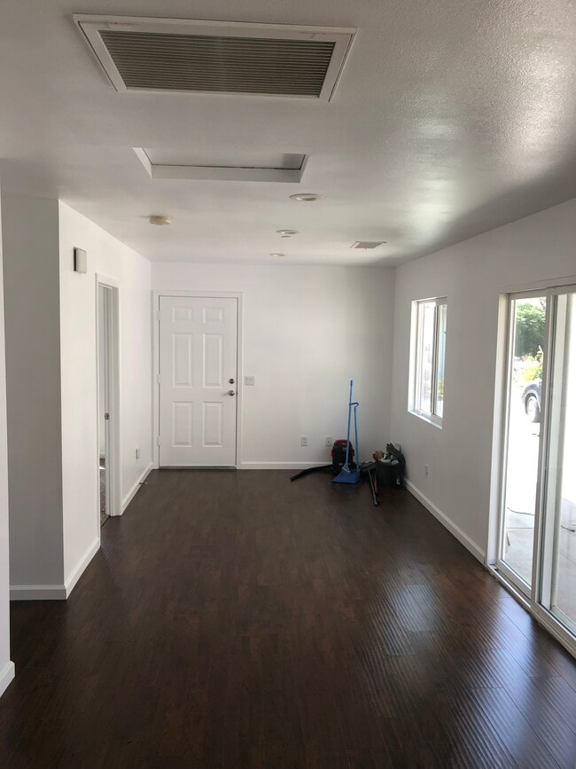 Building Photo - 1623 Drexel Dr