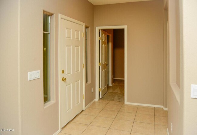 Foto del edificio - 1428 E Hopkins Rd