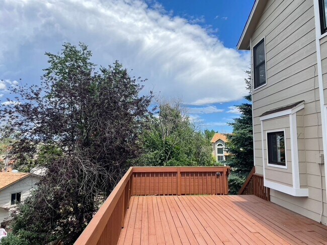 Building Photo - Spectacularly HUGE 6BD Home with Panoramic...