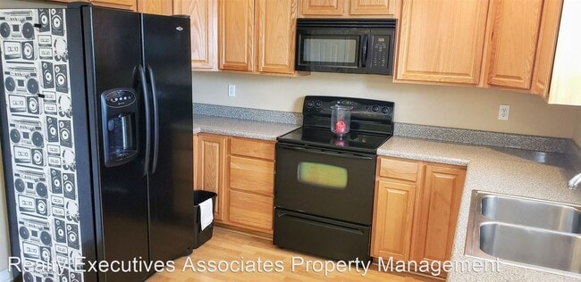 Building Photo - 2 br, 2.5 bath House - 806 Blue Spruce Way