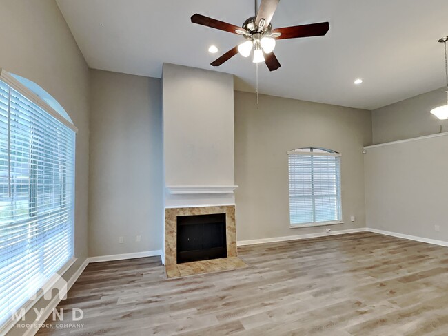 Foto del edificio - 1628 Mockingbird Ln