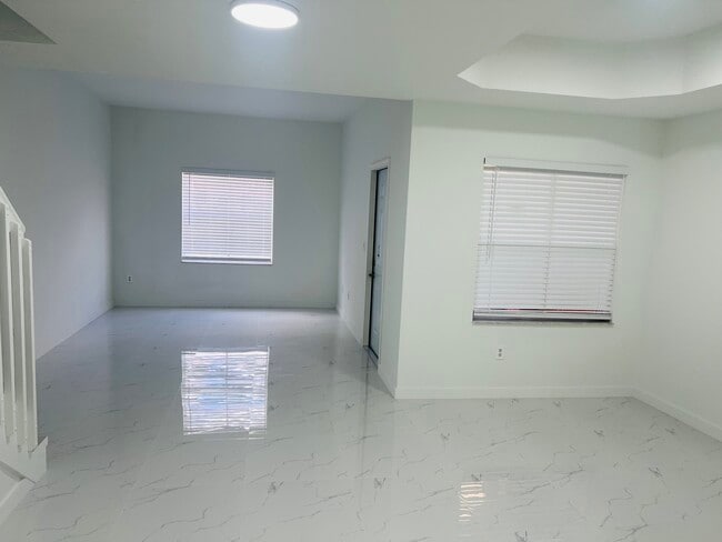 Foto del edificio - 4934 White Mangrove Way E