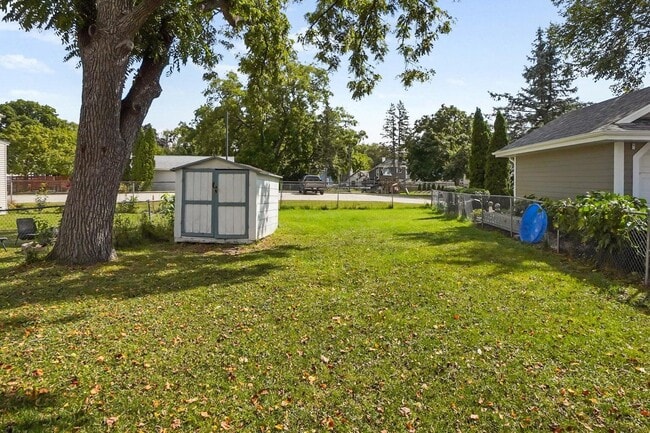 Building Photo - 217 S Cross St