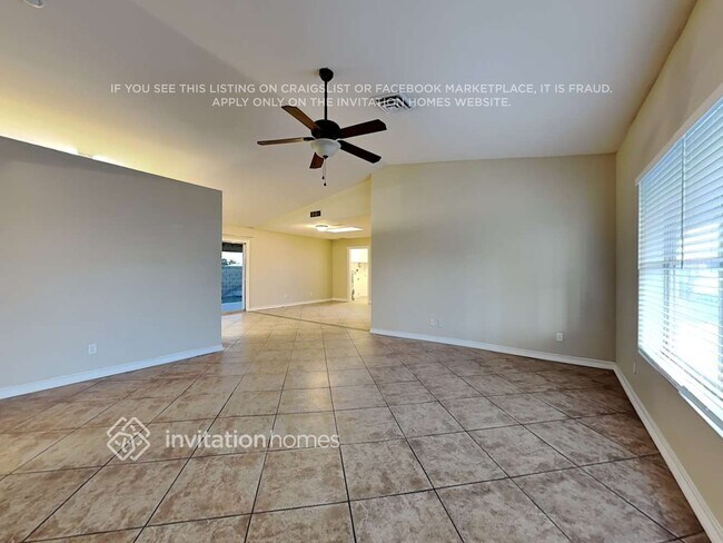 Foto del edificio - 6439 E Albany St