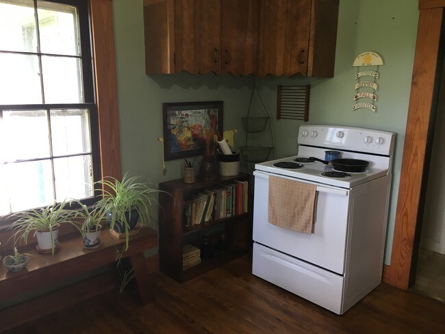 Building Photo - 370 Tally Ho Dr