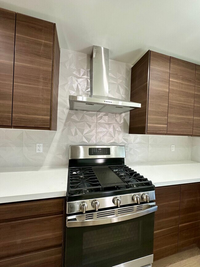 Building Photo - 1116 Lincoln Ave