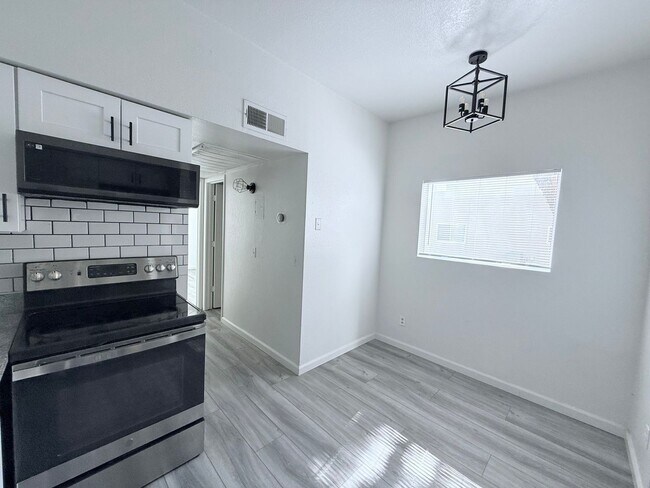 Foto del edificio - 1 Bedroom condo in Phoenix