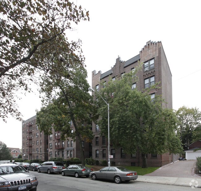 Building Photo - The Ivanhoe