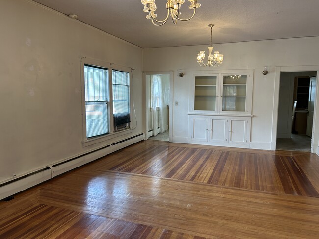Building Photo - 914 S David St