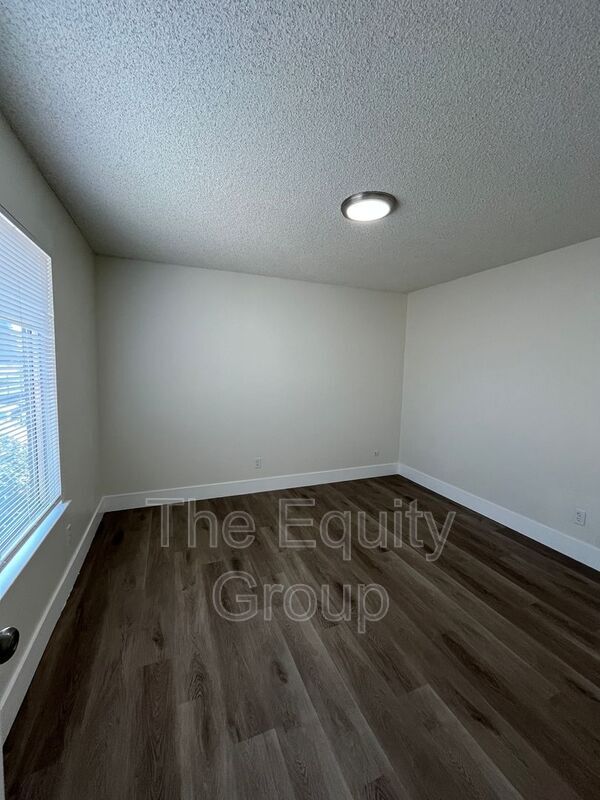 Foto del edificio - 3525 W Campus Ave.