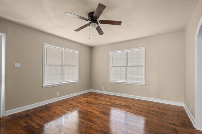 Foto del edificio - 1214 E St NW