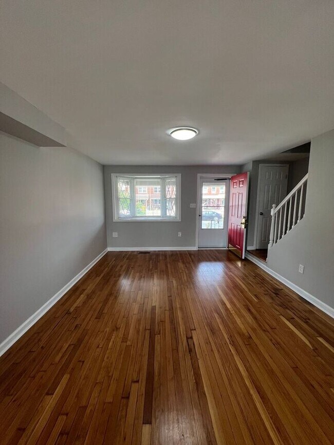 Foto del edificio - 3 Bedroom Townhome with Parking