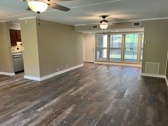 Foto del edificio - 455 Canberra Dr