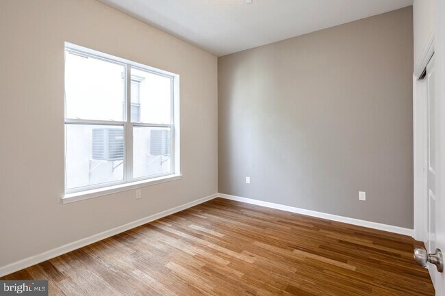 Foto del edificio - 1509 W Girard Ave