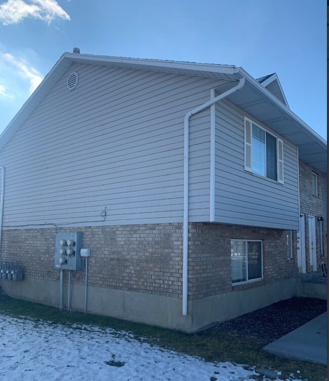 Building Photo - 1703 W 680 N