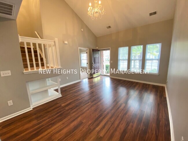 Building Photo - End Unit Townhouse!!!