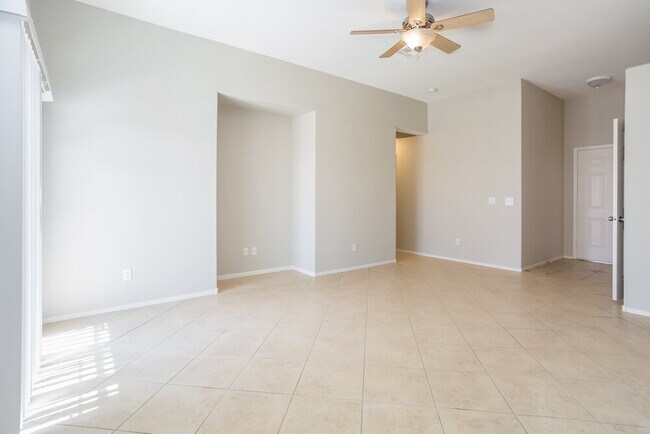 Building Photo - 2113 Annbriar Ave