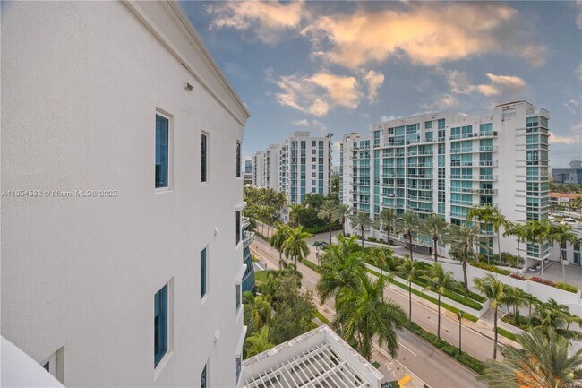 Building Photo - 3000 NE 188th St