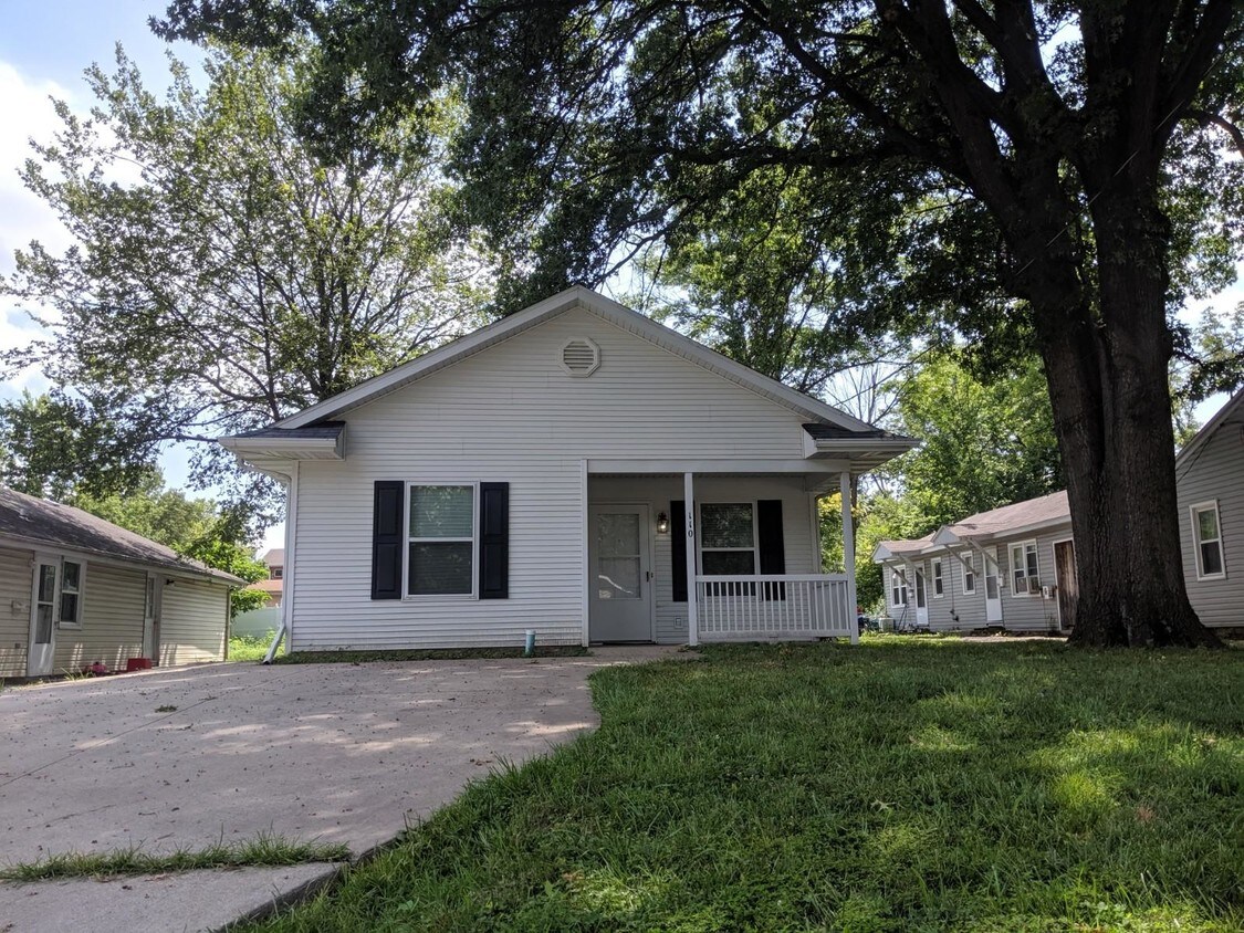 Primary Photo - 110 Oak St