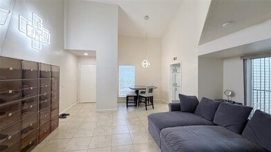 Building Photo - 9809 Richmond Ave.