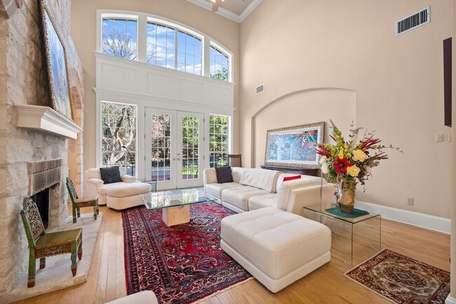 Building Photo - Stunning Executive Home Minutes from The D...