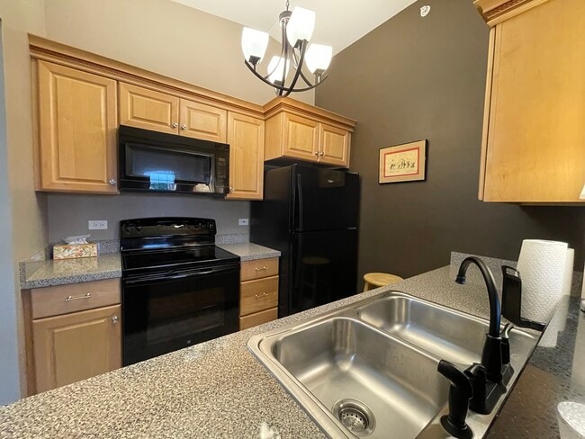 Building Photo - 551 Leah Ln