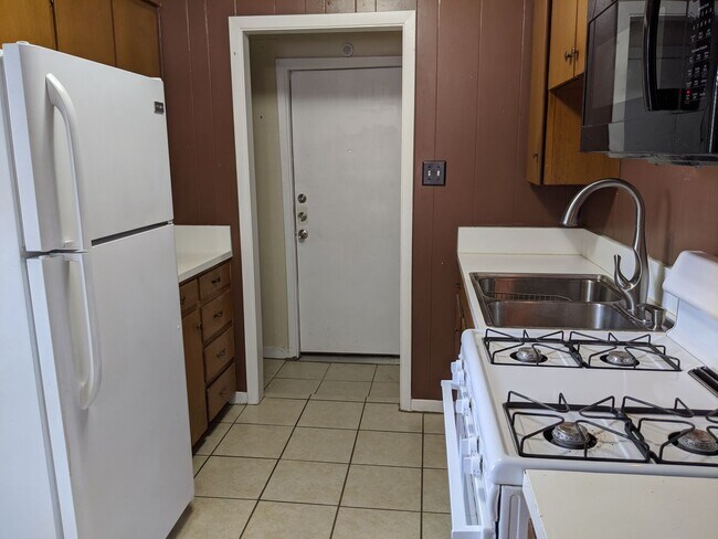 Foto del edificio - PRE-LEASING MAY 2026! ADORABLE 2/1 HOUSE I...