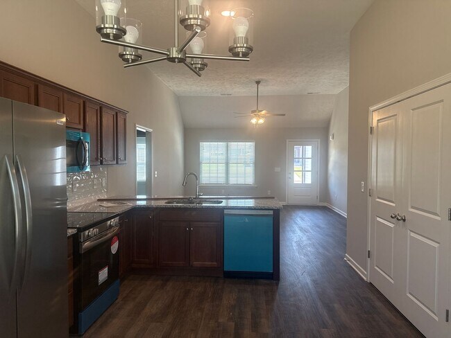 Building Photo - Brand new home in Shelbyville, TN