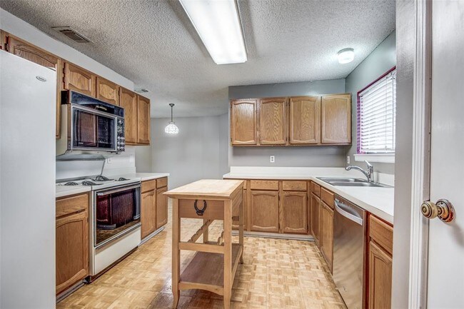 Foto del edificio - 237 S MacArthur Blvd