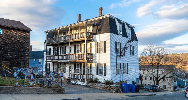 Primary Photo - 79 Summer St