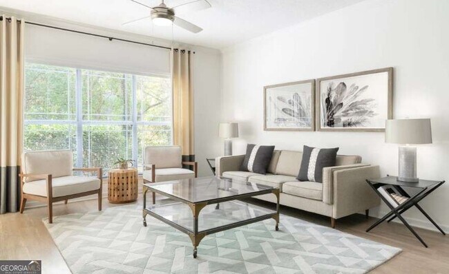 Foto del edificio - 2500 Shallowford Rd