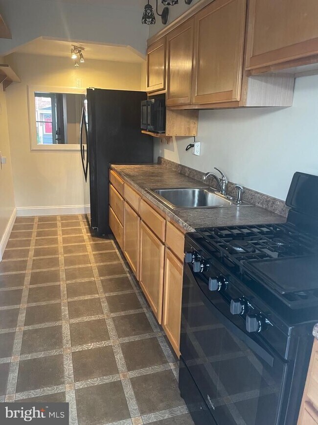 Foto del edificio - Townhome In Glen Burnie
