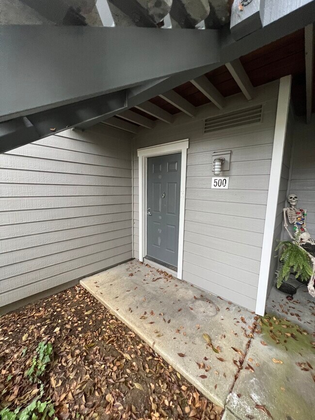 Building Photo - 2 bedroom 2 bathroom condo available in Gl...