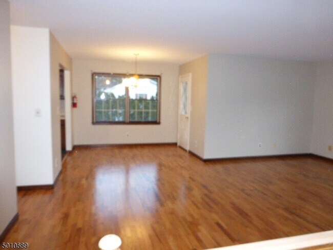 Building Photo - 2 Ogden Pl