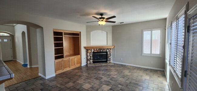 Building Photo - 267 W Springer Dr