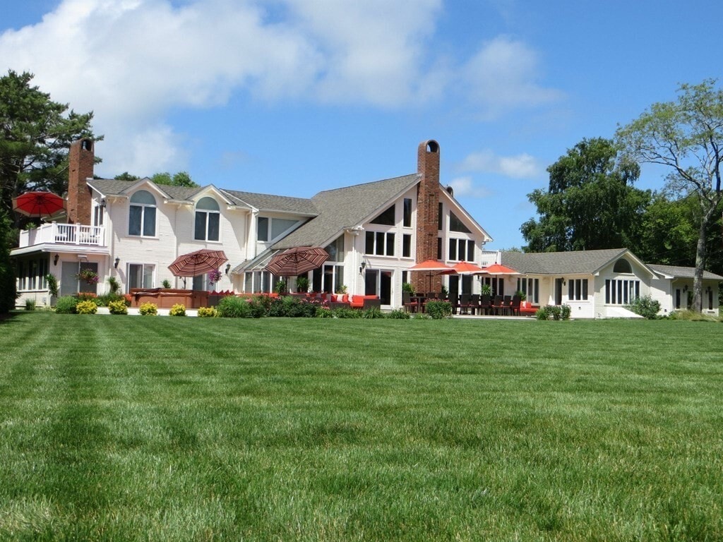Primary Photo - 3 Pebble Ln