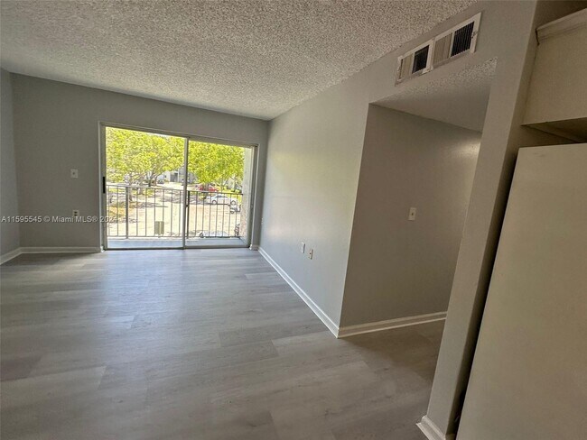 Foto del edificio - 1251 Benoist Farms Rd
