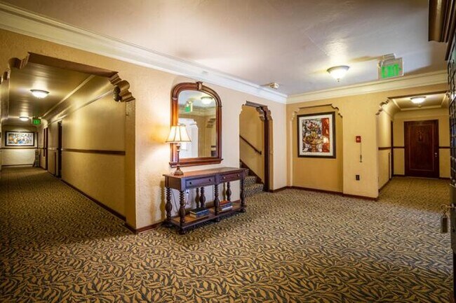 Building Photo - 2 bedroom in Seattle WA 98112